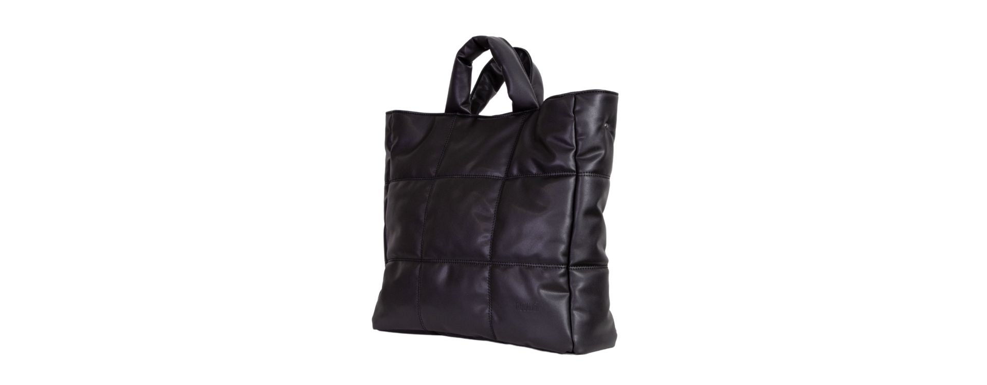 Vegan and sustainable pillow bag Linn from nuuwai in quilted deep black